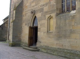 Kirchentür offen