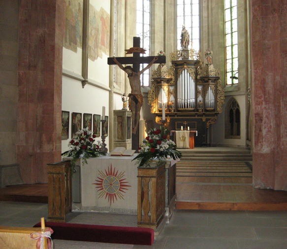 Altarraum der Regiswindiskirche