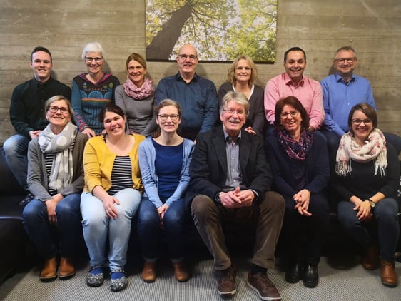 Kirchengemeinderatsmitglieder aus Lauffen (von links nach rechts) oben: Tobias Mann, (Pfarrerin Esther Manz - nicht mehr im Gremium), Melanie Schmid, Pfarrer Gunter Bareis, Pfarrerin Annette Winckler-Mann, Peter Sautter, Dieter Sauer, unten: Ulrike Lechler-Link, Iness Widmer, Michelle Buchholz, Christhard Rensch, Karola Eckert (Kirchenpflegerin), Anna-Lena Böhler. Auf dem Bild fehlt Vikar Wolfram Theo Dünkel (beratend).