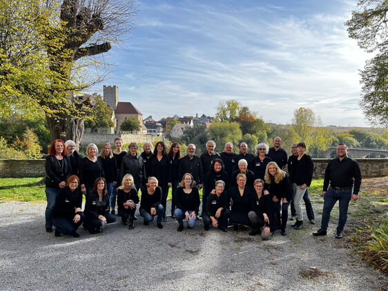 Gospelchor mit Chorleiter Manuel Mader (rechts im Bild)